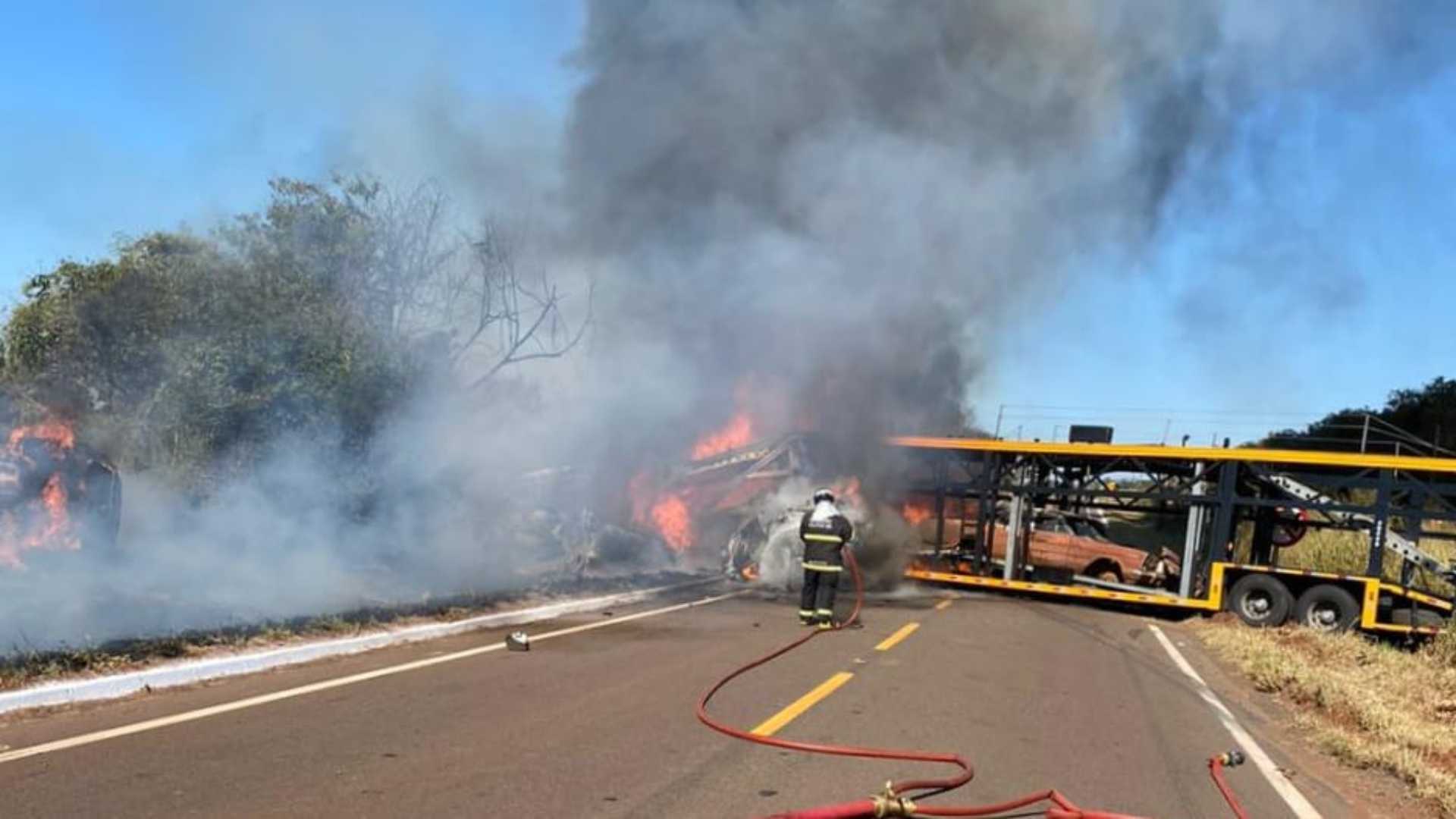 Caminhoneiro morreu no local - Foto: Cenário MS