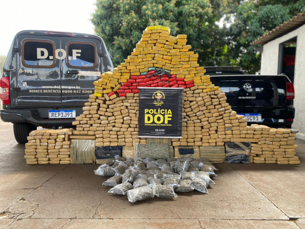 Droga pesou quase 720 quilos, segundo a polícia; Foto: DOF