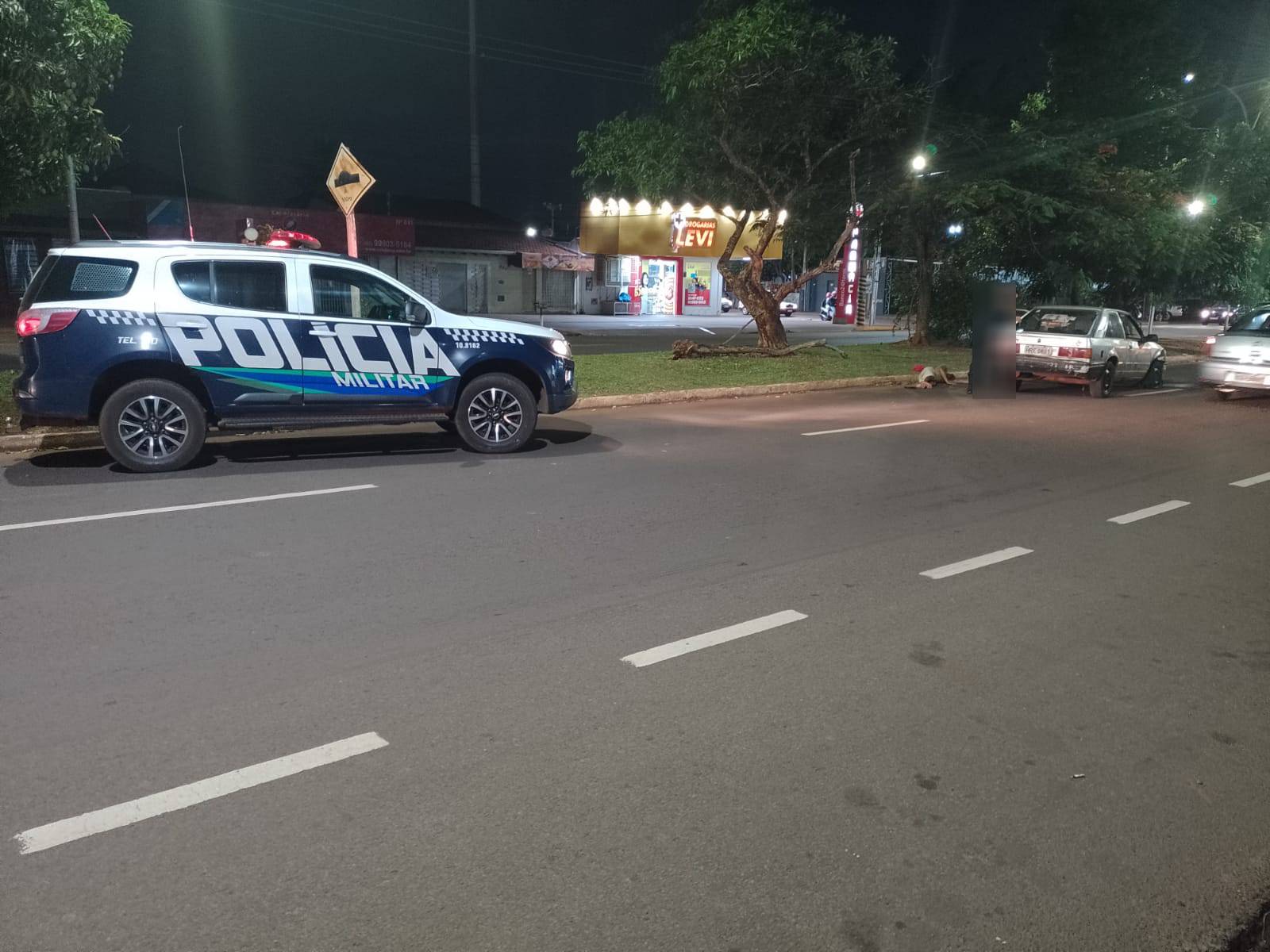 Motorista caído ao solo antes da chegada do Corpo de Bombeiros (Fala Povo)