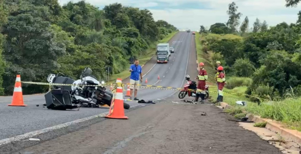 Moto ficou no meio da pista; Foto: Alvorada Informa