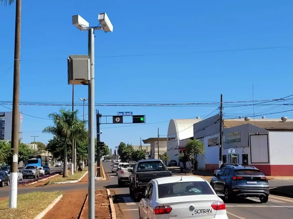 Rua Brasil com a Avenida Marcelino Pires; Foto: Flávio Verão