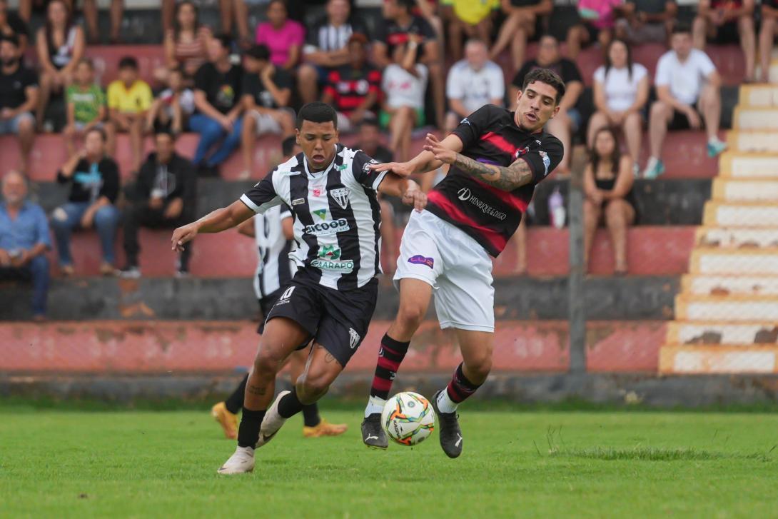 Águia Negra teve dificuldades contra o time de Caarapó, que vendeu caro a derrota em Rio Brilhante (Foto: Marcelo Berton/@berton_shots_jpn)