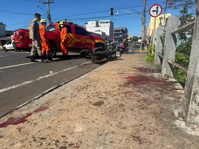 Com o impacto, as duas motos ficaram destruídas; Foto: Campo Grande News