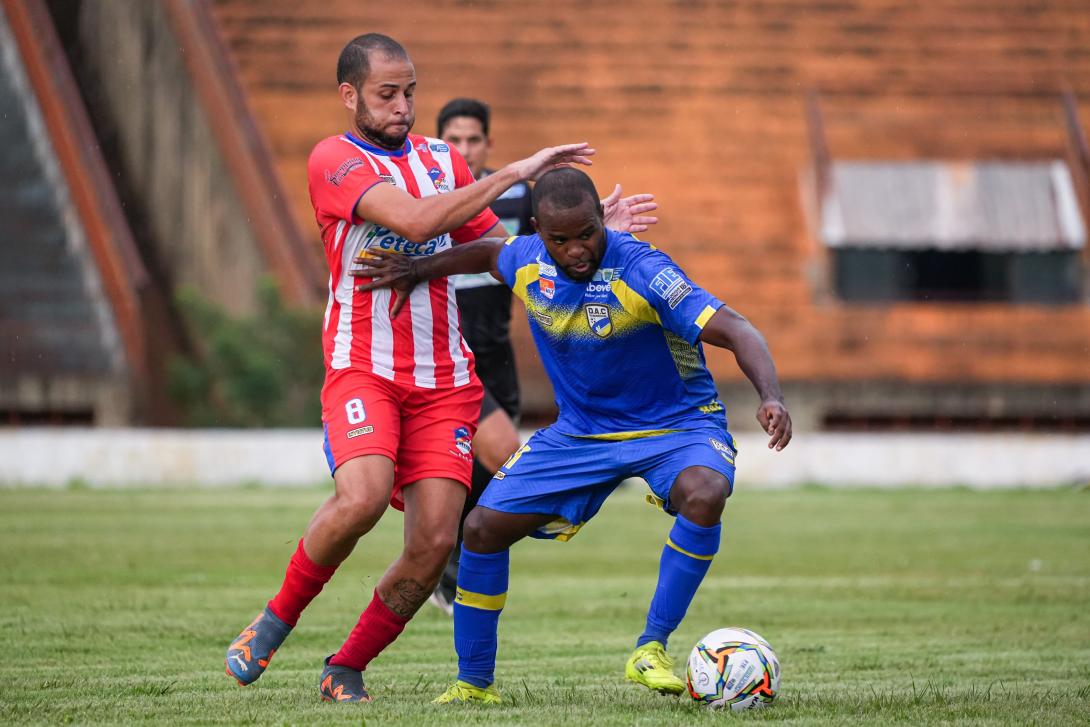 Coxim chegou a abrir dois gols de vantagem, mas DAC foi em busca de, pelo menos, evitar a derrota em casa (Foto: Mari Nakano/@berton_shots_jpn)