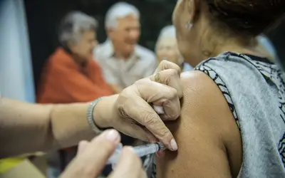 Campanha de vacinação contra gripe começa segunda-feira em São Paulo