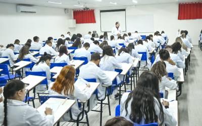 Acadêmicos de medicina abandonam cursos na Argentina e migram ao Paraguai pelo baixo custo